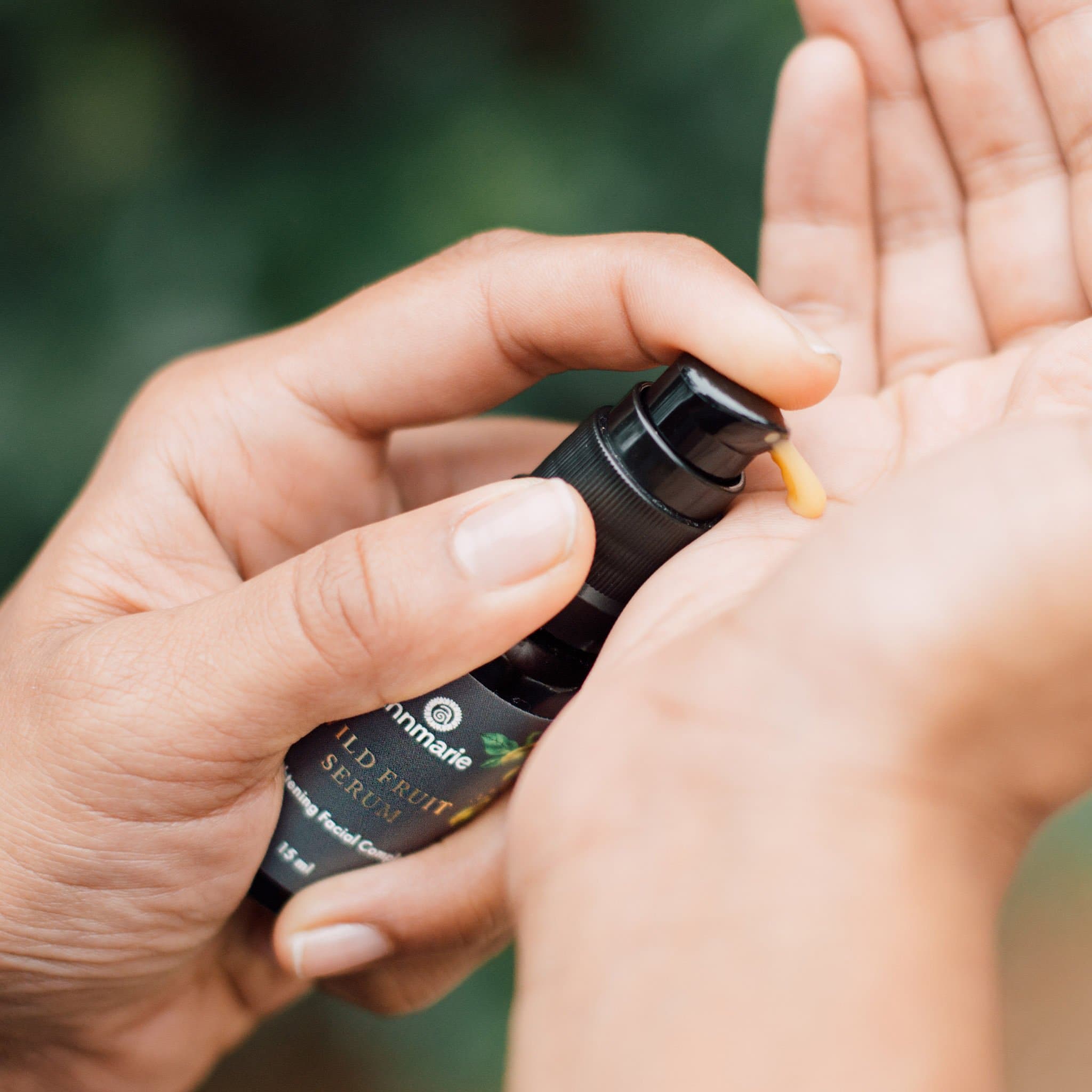 pdp_wildfruitserum_lifestyle_e53c194b-acea-4346-91c6-dde1ec2705d5.jpg
